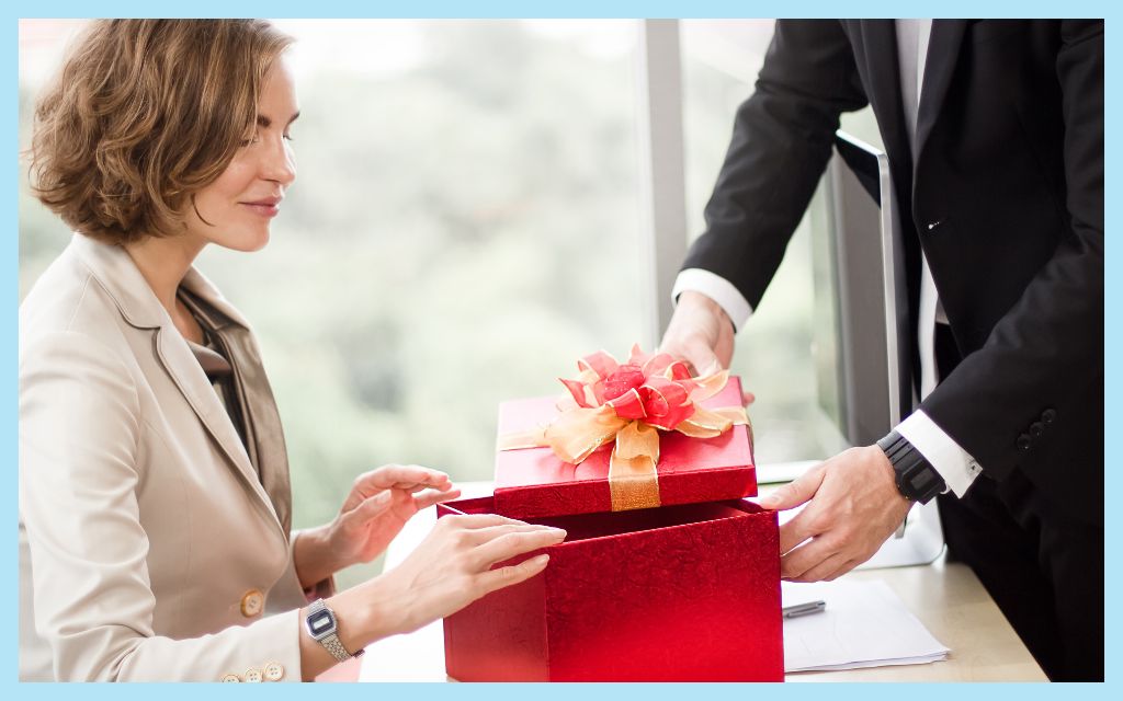 28 Best Employee Appreciation Gifts & Token Ideas (2024)